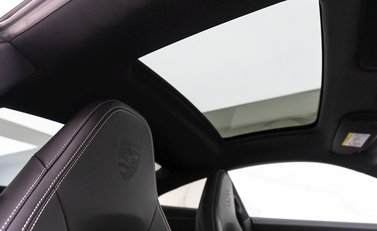 Porsche 911 Carrera S (992) 12