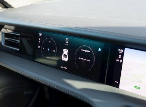 Porsche Taycan Turbo S 21