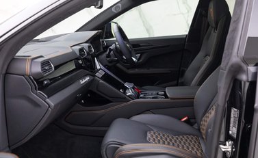 Lamborghini Urus V8 10