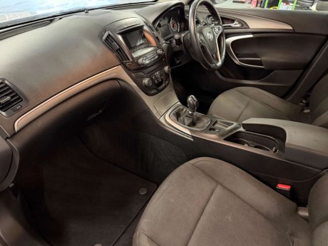 Vauxhall Insignia 2.0 CDTi ecoFLEX Design Euro 5 (s/s) 5dr 9