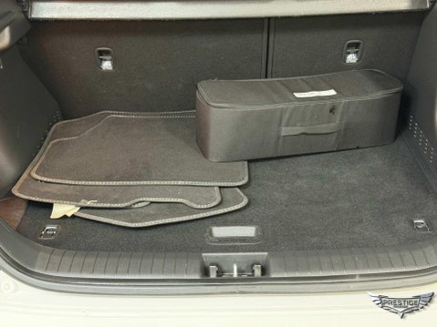 Hyundai KONA 64kWh Premium Auto 5dr (10.5kW Charger) 89