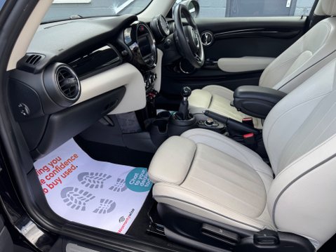 Mini Hatch COOPER EXCLUSIVE 30