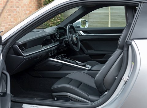 Porsche 911 Carrera 4S (992) 16