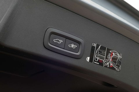 Volvo XC40 2.0 XC40 R-Design T4 Auto 5dr 18