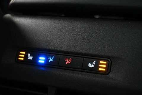 Land Rover Discovery Sport 1.5 Discovery Sport R-Dynamic HSE P300e Auto 4WD 5dr 22