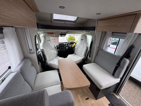 Pilote P740FGJ Evidence 2026 MODEL SHOW VAN 17