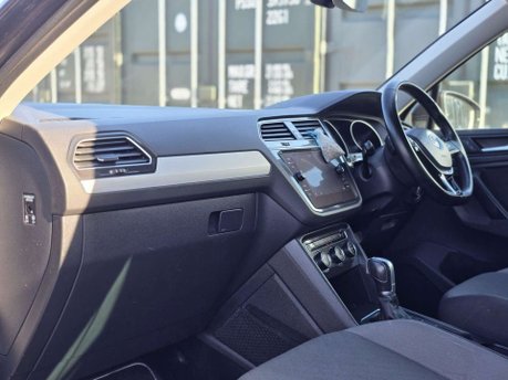 Volkswagen Tiguan 2.0 TDI SE Navigation SUV 5dr Diesel DSG Euro 6 (s/s) (150 ps) 12