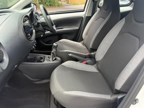 Toyota Aygo X VVT-I PURE 933 MILES 17