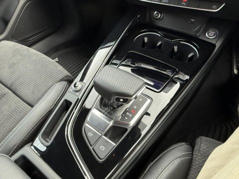 Audi A4 2.0 TDI 40 Black Edition Estate 5dr Diesel S Tronic quattro Euro 6 (s/s) (1 40
