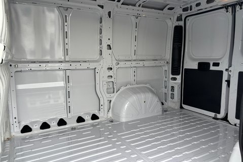 Peugeot Boxer 333 L1 H1 120 ps BlueHdi Professional - Sat Nav & Air Con 9