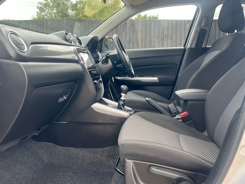 Suzuki Vitara SZ-T BOOSTERJET MHEV 3