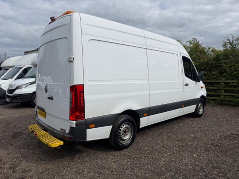 Mercedes-Benz Sprinter 2.0 317 CDI Progressive Panel Van 5dr Diesel G-Tronic RWD L2 H2 Euro 6 (s/s 8