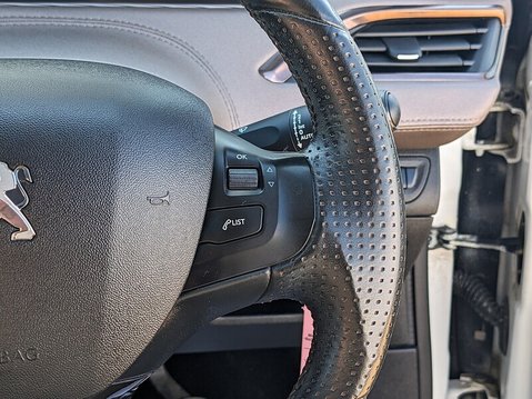 Peugeot 2008 E-HDI FELINE 21