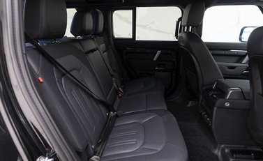 Land Rover Defender 110 X-Dynamic S D250 12