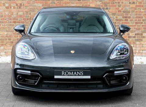 Porsche Panamera Turbo Sport Turismo 4