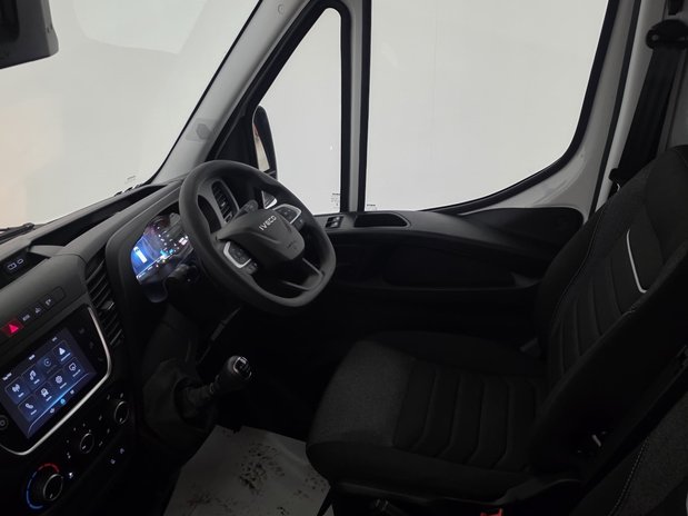 Iveco Daily 2.3 35S14 H2 Roof Business Van 3520L WB 13