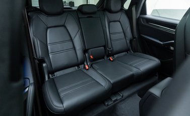 Porsche Cayenne TURBO E-HYBRID 17