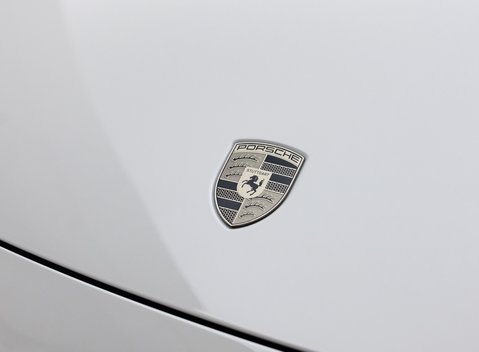 Porsche Macan Turbo Electric 36