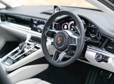 Porsche Panamera Turbo S E-Hybrid 11