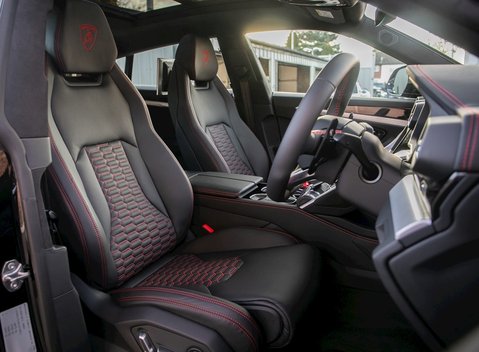 Lamborghini Urus 12