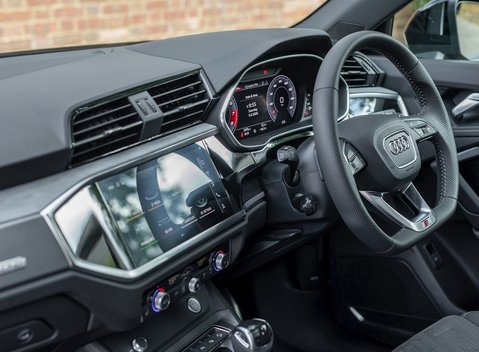 Audi Q3 TFSI 40 Quattro S Line Vorsprung 16