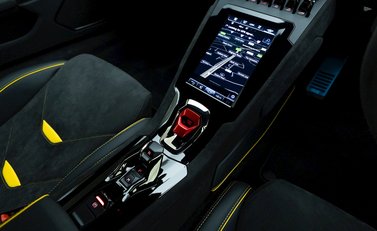 Lamborghini Huracan LP640-2 Tecnica 13