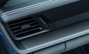 Porsche 911 Targa 4 GTS (992) 25