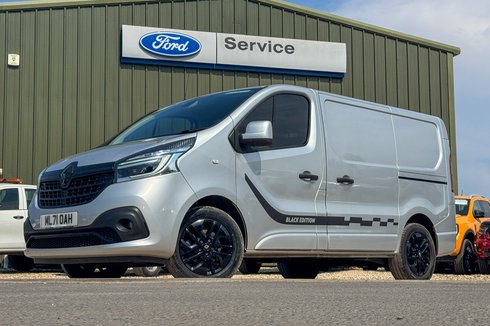 Renault Trafic SWB L1H1 Low Roof Black Edition SL28 Air Con Nav Sensors EURO 6 NO VAT