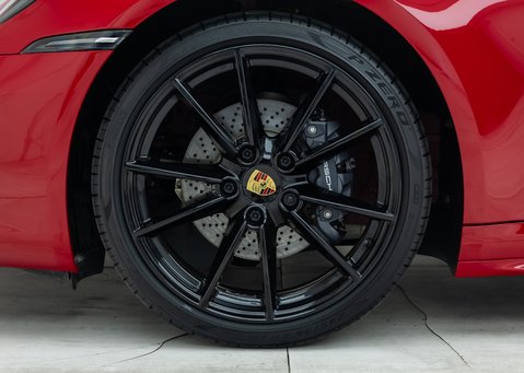 Porsche 911 Carrera 4 (992) 