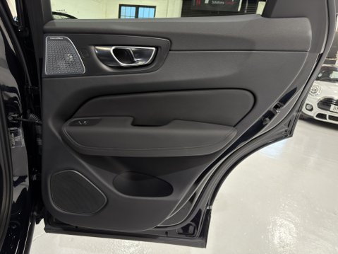 Volvo XC60 B5 ULTRA BLACK EDITION AWD 85
