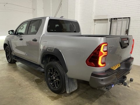 Toyota Hilux INVINCIBLE X 4WD 9