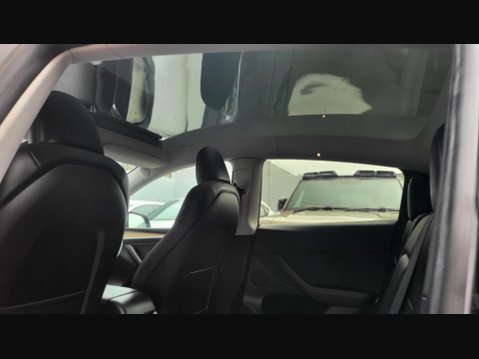 Tesla Model Y LONG RANGE AWD 38