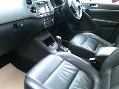 Volkswagen Tiguan SE TDI BLUEMOTION TECHNOLOGY 4MOTION DSG ONLY 53,000 MILES FROM NEW 17