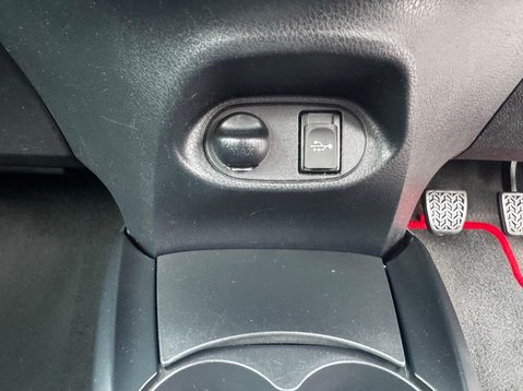 Toyota Yaris VVT-I DESIGN 53