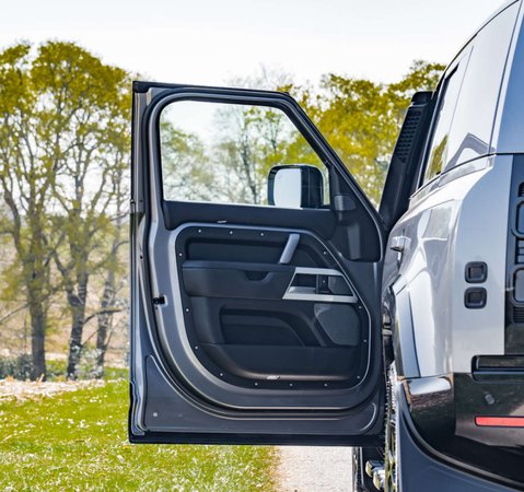 Land Rover Defender 110 Hard Top X-Dynamic HSE 1