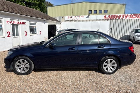 Mercedes-Benz C Class C180 BLUEEFFICIENCY EXECUTIVE SE AUTOMATIC 10 SERVICES  2