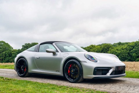 Porsche 911 Targa 4 GTS PDK 23