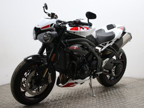 Triumph Speed Triple 1050 SPEED TRIPLE 1050 RS 6