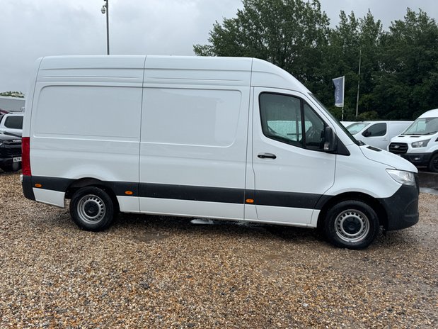 Mercedes-Benz Sprinter AUTO MWB L2H2 High Roof Pro Air Con Camera EURO 6 5