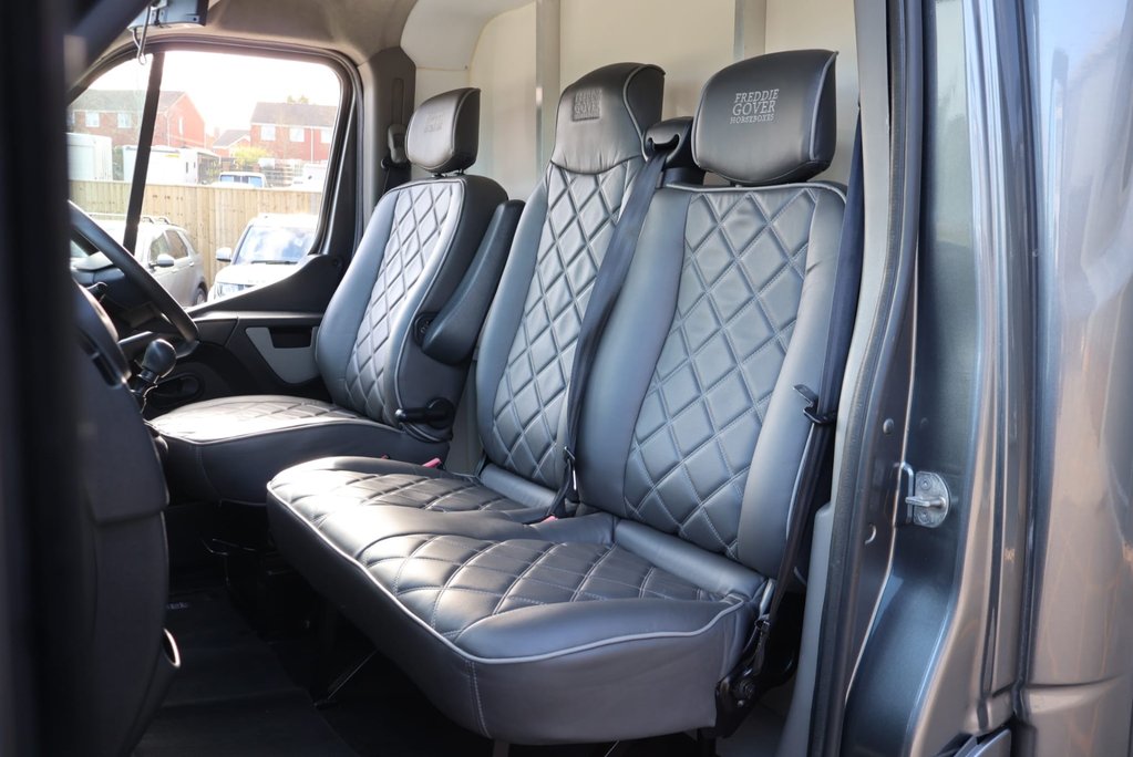 Renault Master 3.5 ton Coach Built Freddie Gover Horsebox with uprated suspension alloys  34