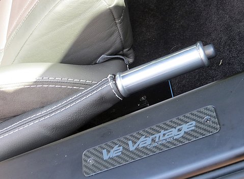 Aston Martin V12 Vantage Carbon Black Edition 13