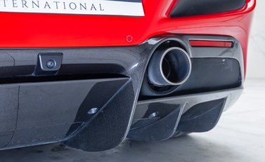 Ferrari F8 Spider 46