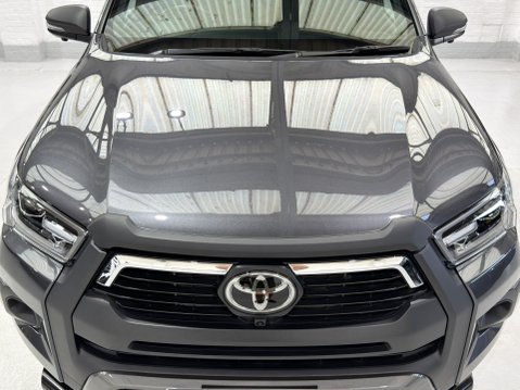 Toyota Hilux INVINCIBLE X 4WD 48V MHEV AUTO 7