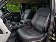 Land Rover Defender P400e XS Edition 9