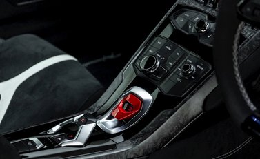 Lamborghini Huracan LP640-4 Performante 16