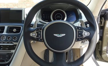 Aston Martin DB11 15