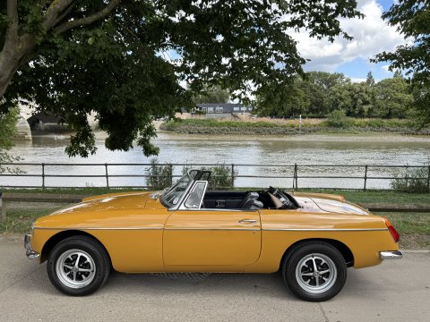 MG B ROADSTER 6