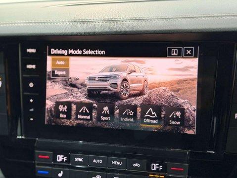 Volkswagen Touareg 3.0 TDI V6 R-Line SUV 5dr Diesel Tiptronic 4Motion Euro 6 (s/s) (286 ps) 36