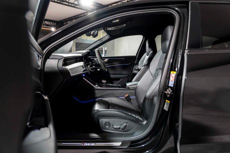Audi RS6 Avant QUATTRO CARBON BLACK. VAT Q. WARRANTY. HEATED & COOLED SEATS. B & O. 23