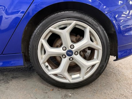 Ford Focus 2.0T EcoBoost ST-2 Euro 5 (s/s) 5dr 24